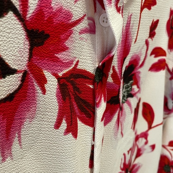 C & E woman’s white and pink floral blouse, size medium - Picture 4 of 7
